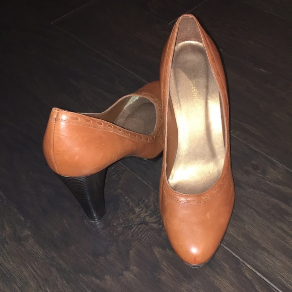 Cognac Leather Detailed Pumps w/ Wooden Heels 7.5